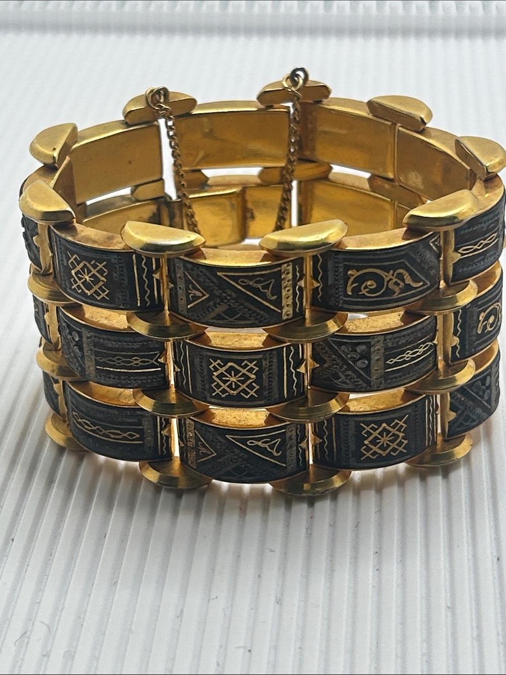 Vintage Damascene Gold and Black Etched Wide Link Bracelet - - Picture 4 of 9